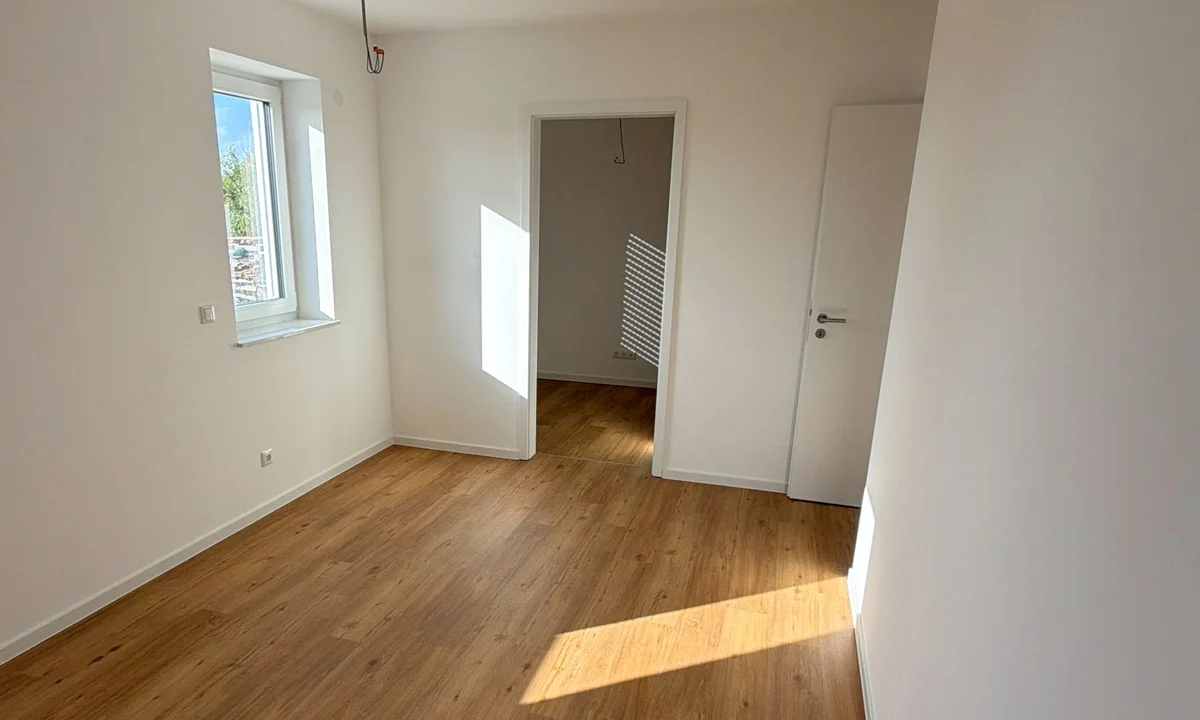SCHLAFZIMMER MIT ANKLEIDE