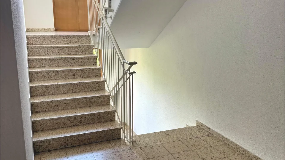 Kapitalanlage mit Perspektive – Vermietetes 1-Zimmer-Apartment mit Balkon in zentraler Lage